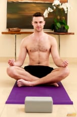 Brandon Moore - Yoga Stretched | Picture (6)